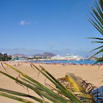 Playa de las Alcaravaneras, Gran Canaria: Un Oasis Urbano en el Corazón de Las Palmas