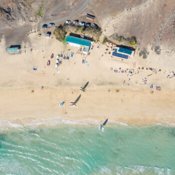 Playa de Esquinzo, Fuerteventura: Un Refugio de Tranquilidad y Belleza Natural