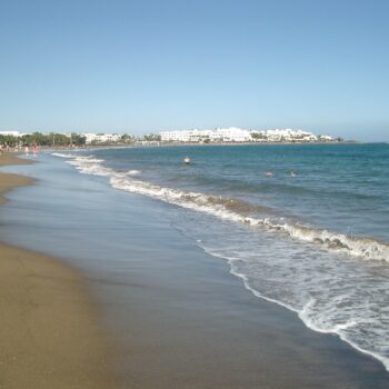 Guía Completa para Disfrutar de Playa Bastián en Lanzarote