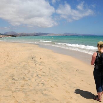 Playa Barca, Fuerteventura: Un Paraíso para los Deportes Acuáticos y la Relajación