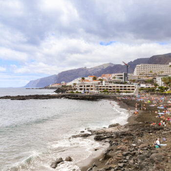 Playa La Arena en Tenerife: Guía Completa para Visitantes