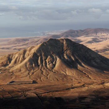 Guía Completa sobre Tindaya, Fuerteventura: Historia, Turismo y Naturaleza